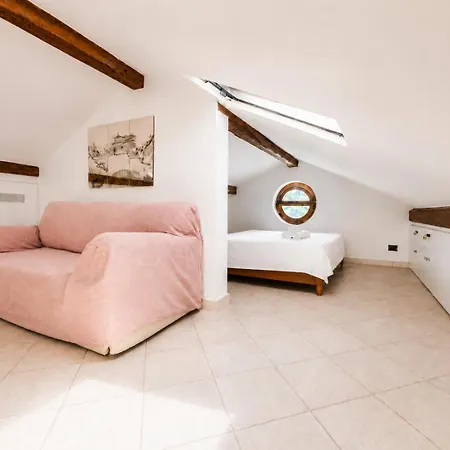 Hostdomus - La Terrazza Sul Mare Finale Ligure